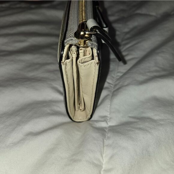 Kate Spade Ligth Gray And Silvet Wristlet - Picture 4 of 13